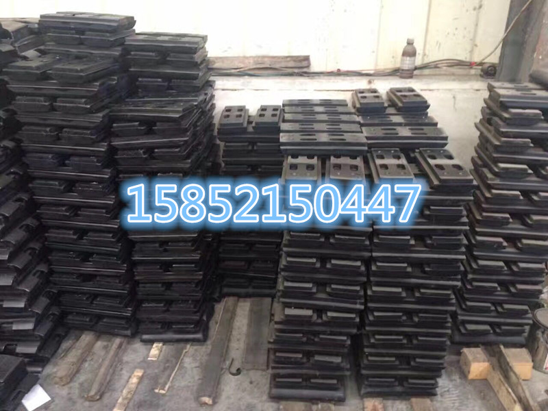 三  SMP90C摊铺机履带板胶块   质量