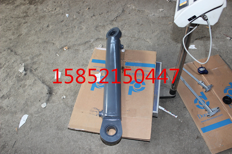 三 SMP100C摊铺机提升油缸 质产品 三 SMP100C摊铺机提升油缸 质产品
